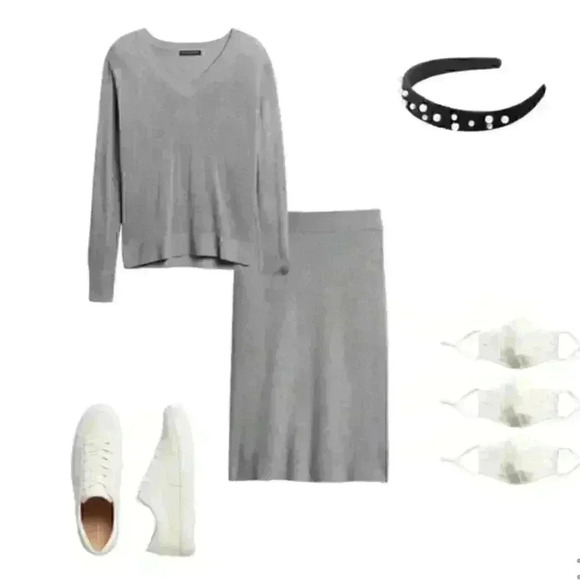 Banana Republic V-Neck Sweater Match Back - Picture 5 of 5